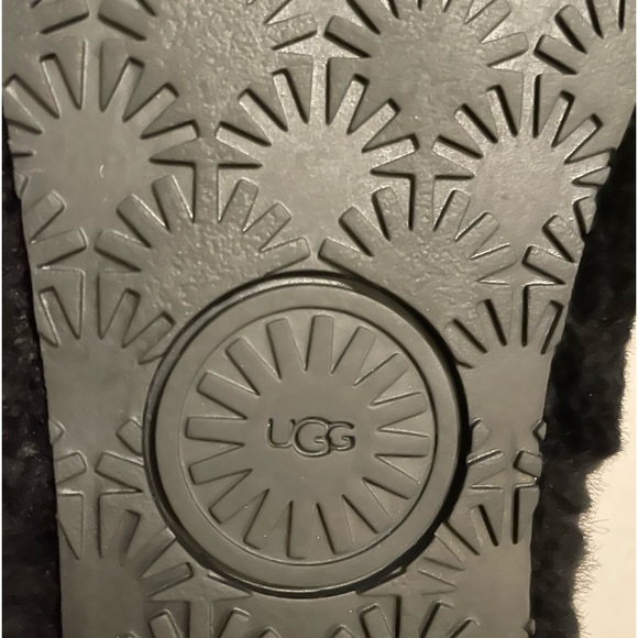 NEW in Box Ugg Slippers Fluff Yeah Bling Black in Size 6 - Picture 9 of 13